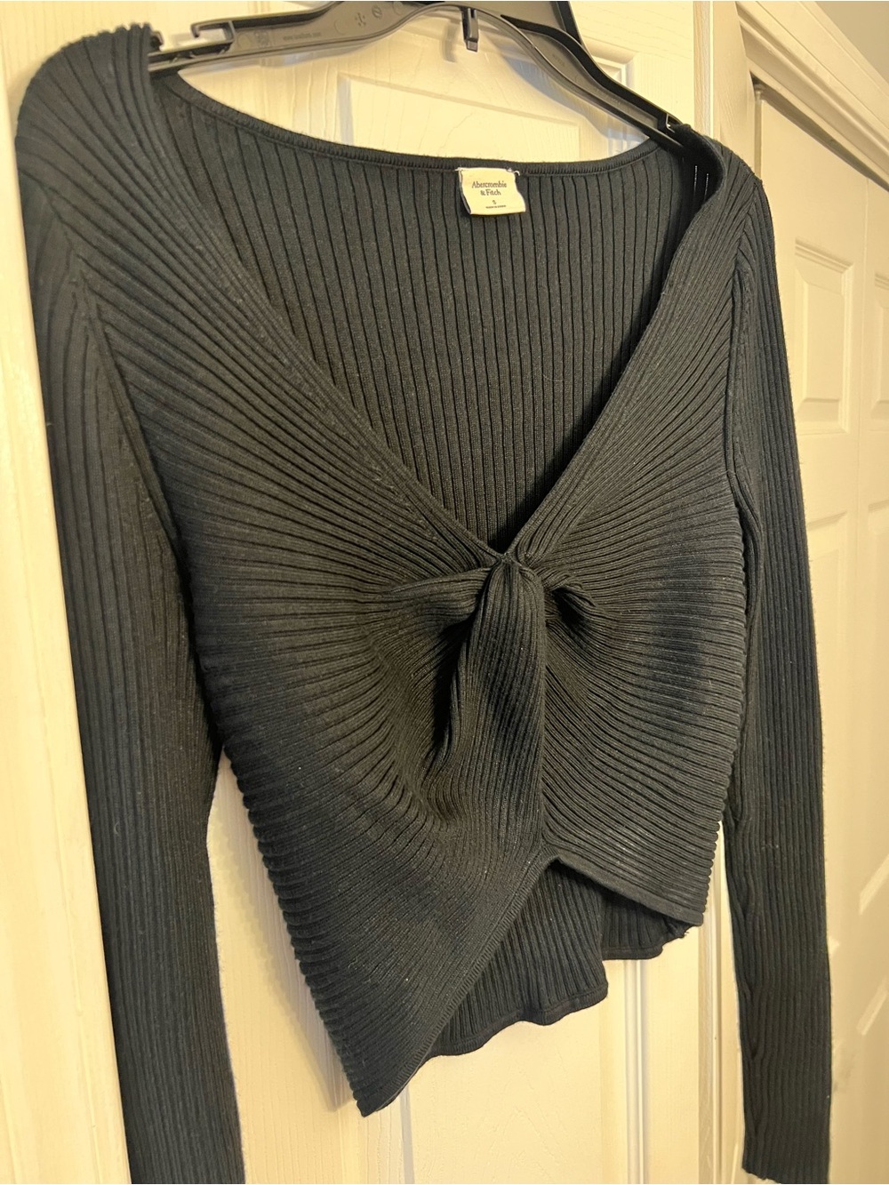 Abercrombie & Fitch Black Ribbed V-Neck Twist-Front Sweater